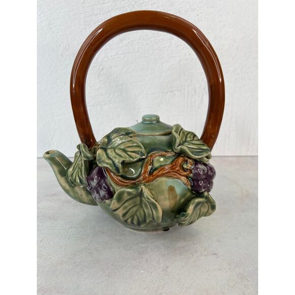 Vintage Ceramic Grape‎ & Grape Vine Tea Pot/ 9 inches long & 8 inches wide. - Picture 1 of 9